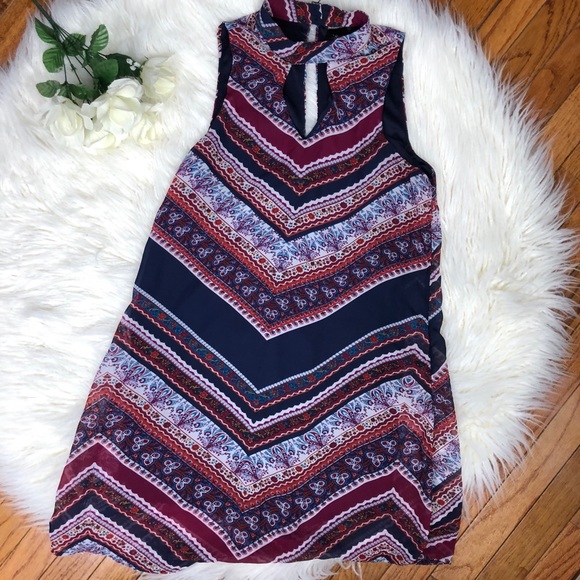 Dresses & Skirts - Chic Key Hole Flowy Dress